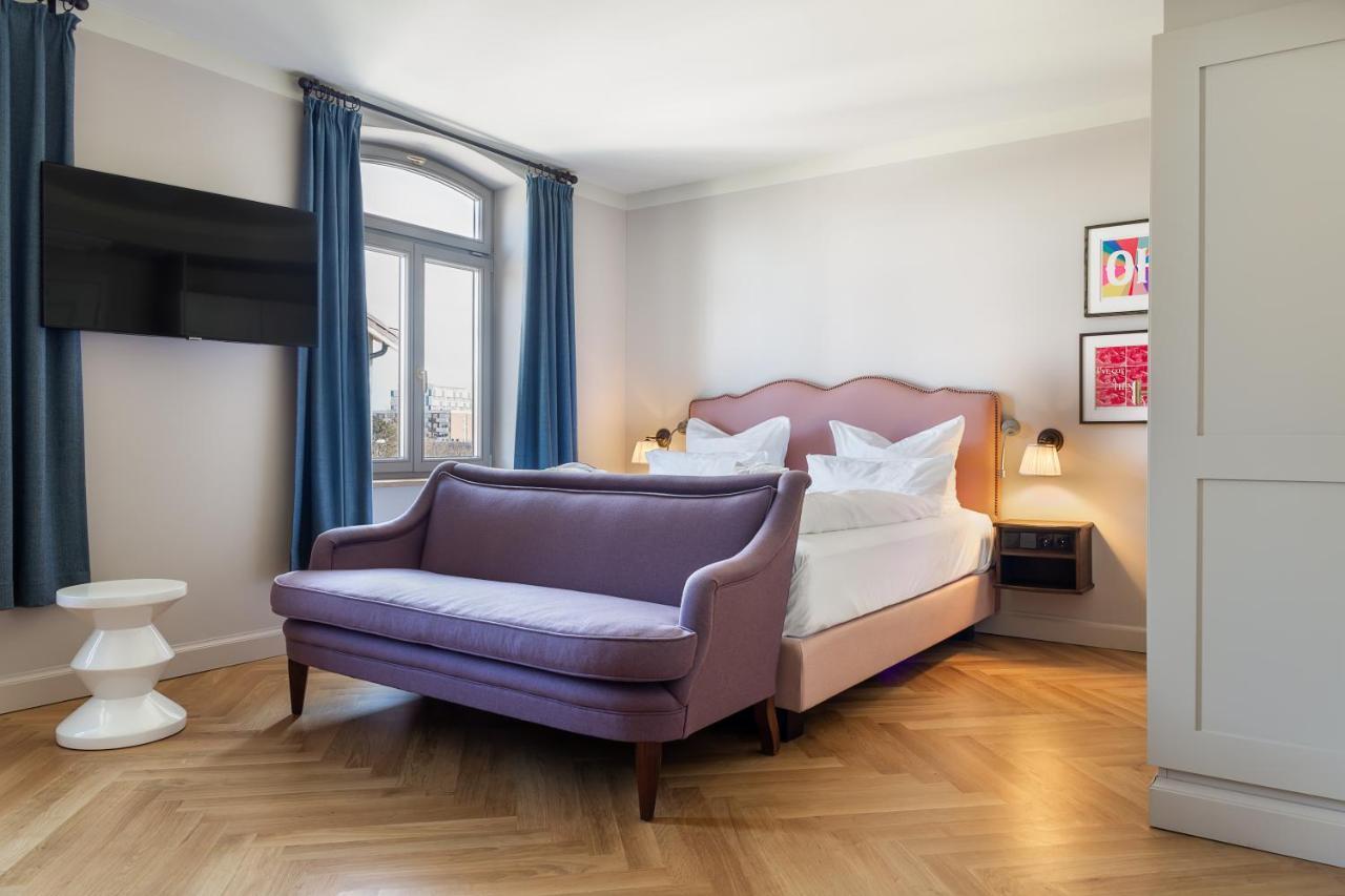Mimosa Hotel *